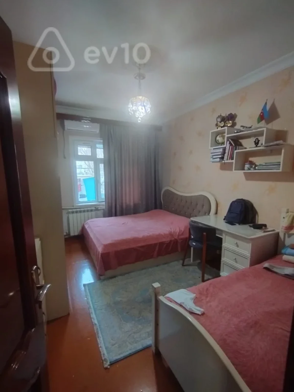Satılır 4 otaqlı köhnə tikili 120 m²