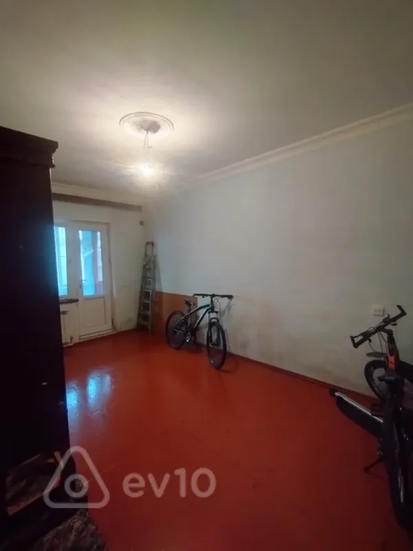 Satılır 4 otaqlı köhnə tikili 120 m²