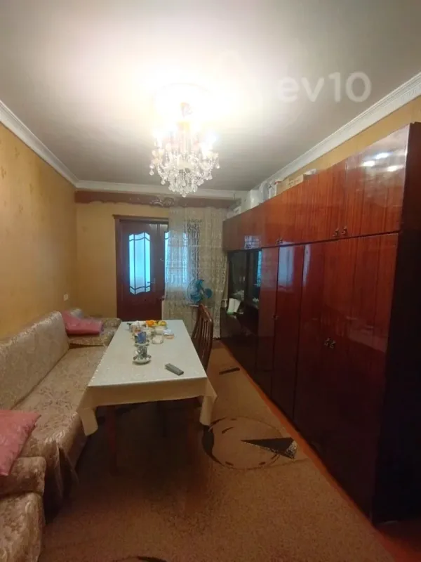 Satılır 4 otaqlı köhnə tikili 120 m²
