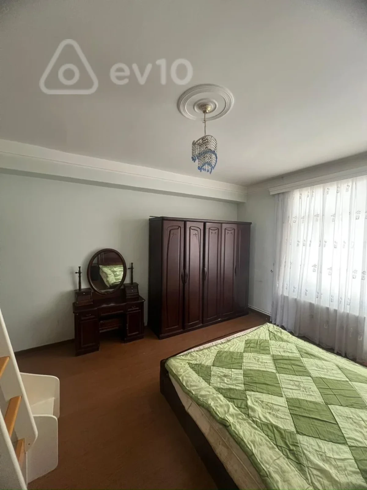 Kirayə verilir 3 otaqlı yeni tikili 140 m²