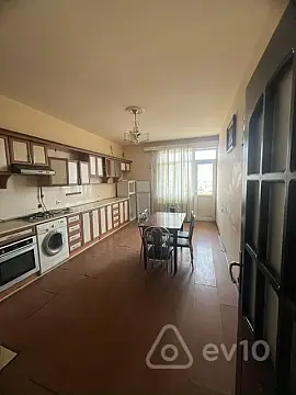 Kirayə verilir 3 otaqlı yeni tikili 140 m²