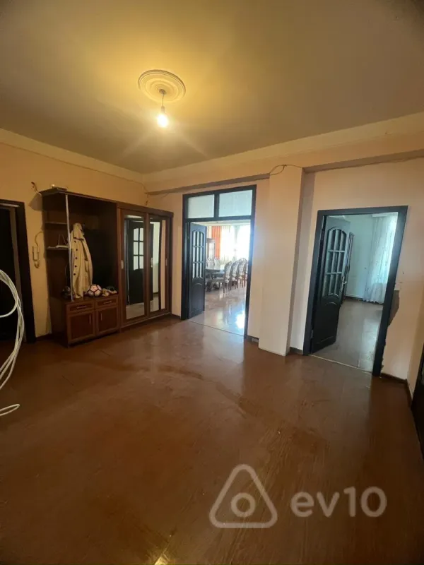 Kirayə verilir 3 otaqlı yeni tikili 140 m²