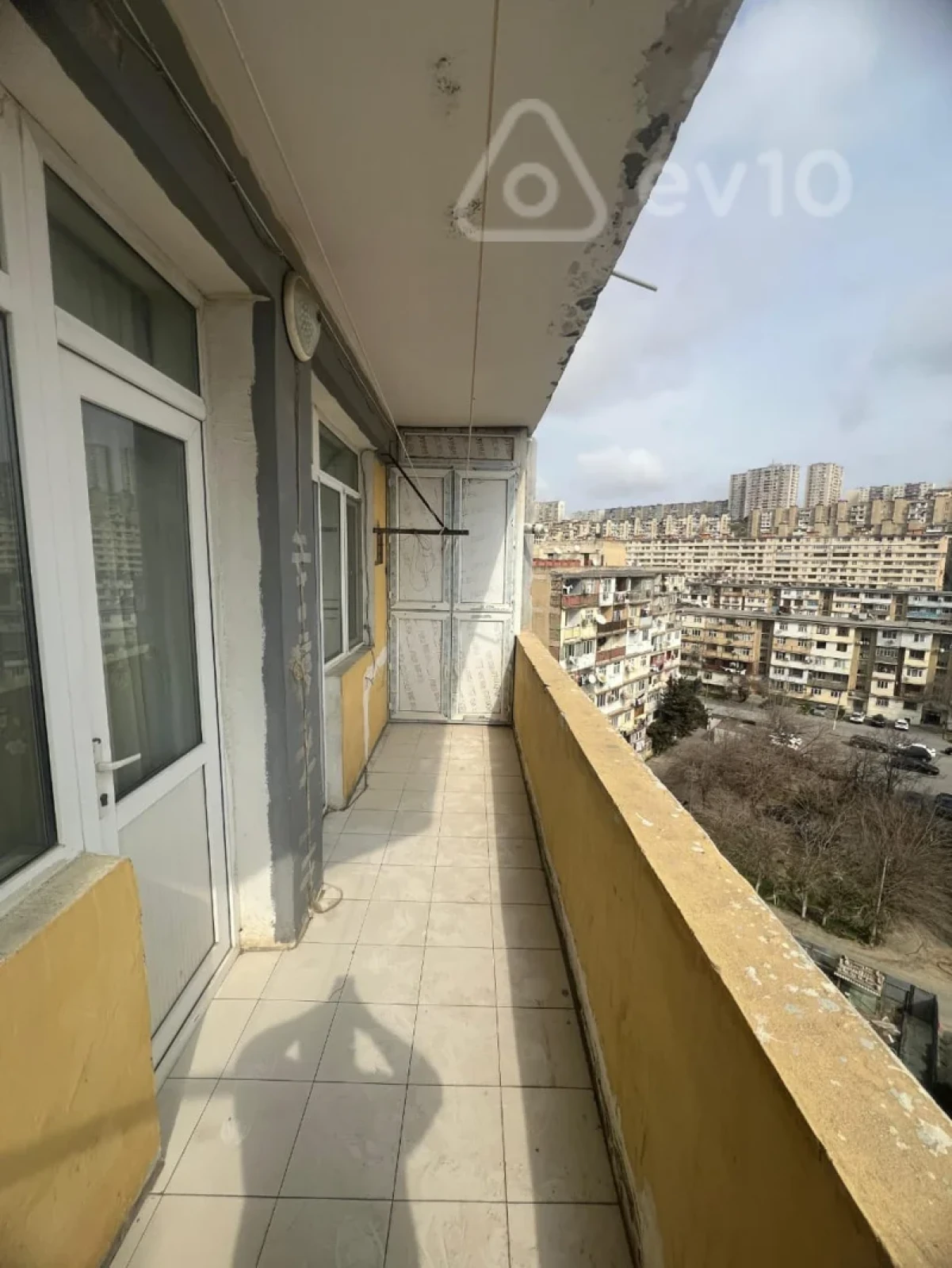 Kirayə verilir 3 otaqlı yeni tikili 140 m²