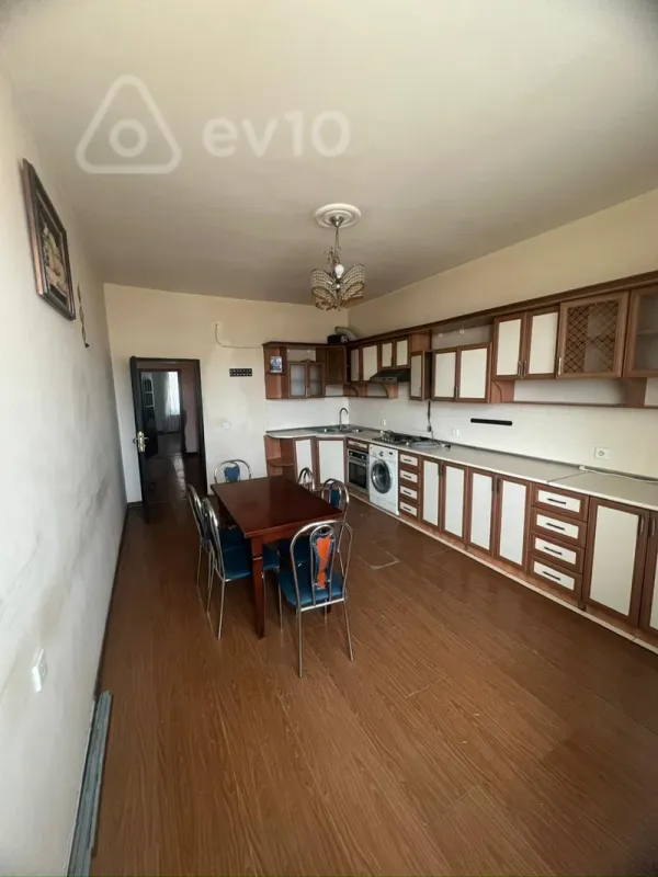 Kirayə verilir 3 otaqlı yeni tikili 140 m²