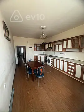 Kirayə verilir 3 otaqlı yeni tikili 140 m²