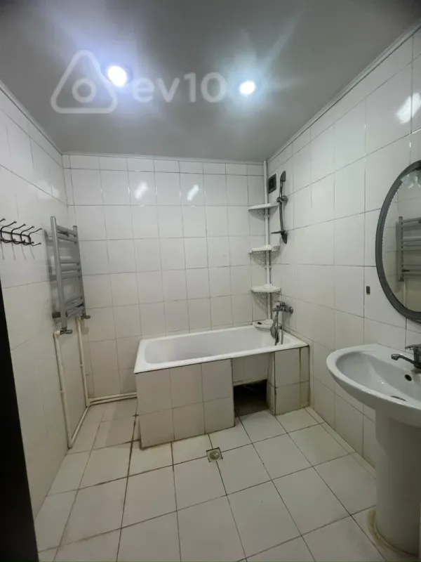 Kirayə verilir 3 otaqlı yeni tikili 140 m²