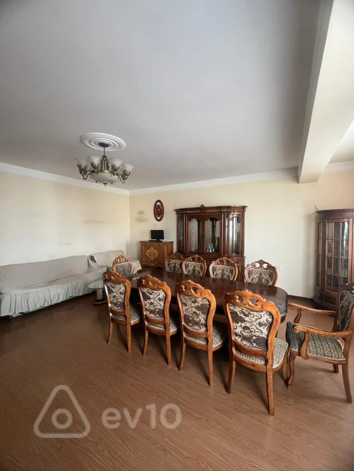 Kirayə verilir 3 otaqlı yeni tikili 140 m²