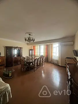 Kirayə verilir 3 otaqlı yeni tikili 140 m²