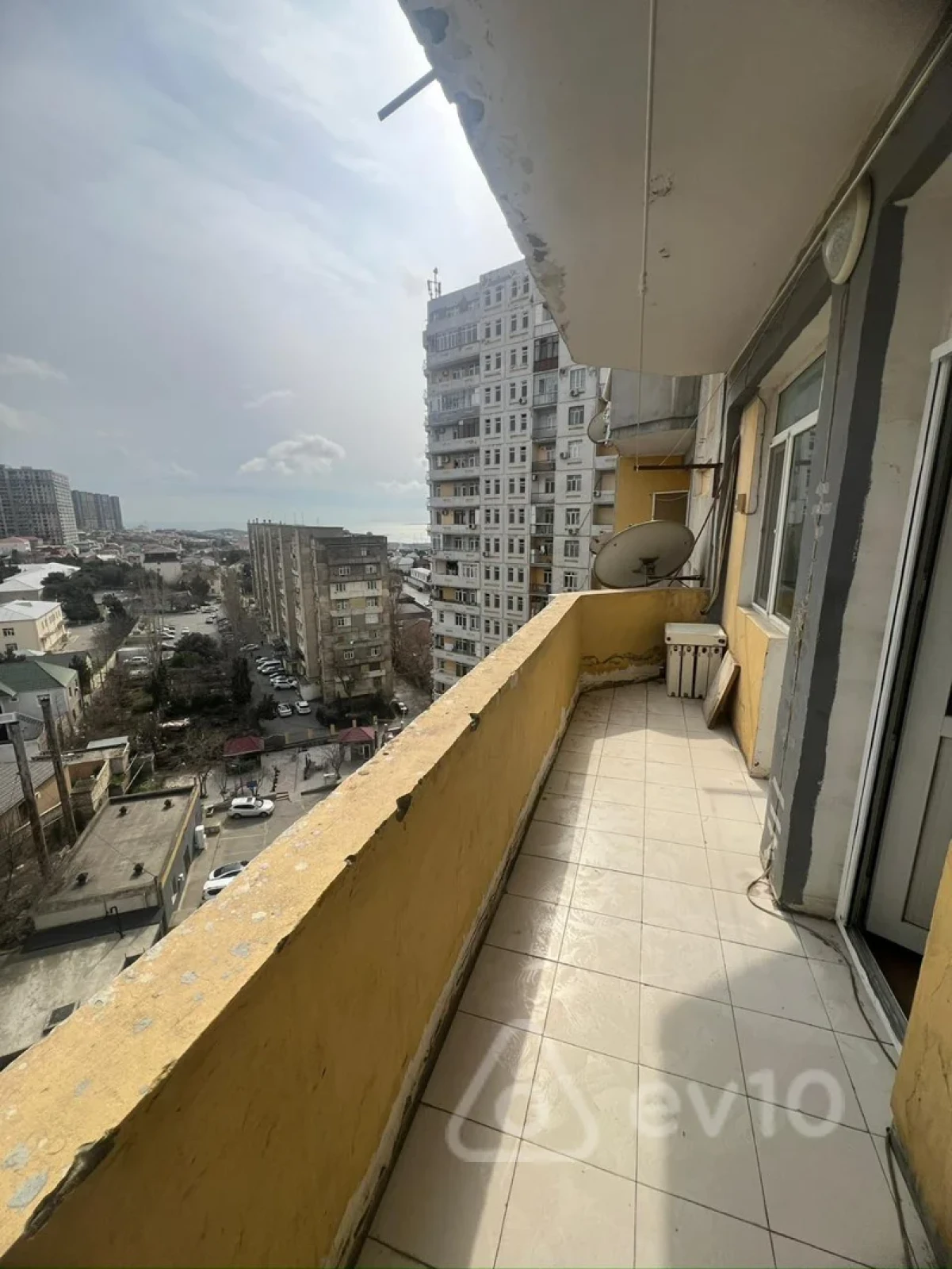 Kirayə verilir 3 otaqlı yeni tikili 140 m²