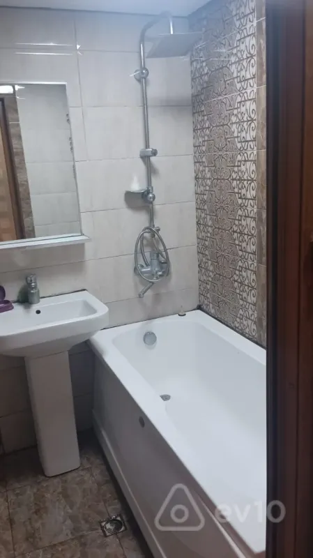 Kirayə verilir 3 otaqlı köhnə tikili 75 m²