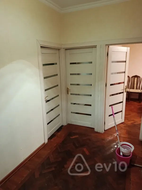 Kirayə verilir 3 otaqlı köhnə tikili 80 m²