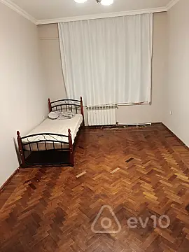 Kirayə verilir 3 otaqlı köhnə tikili 80 m²