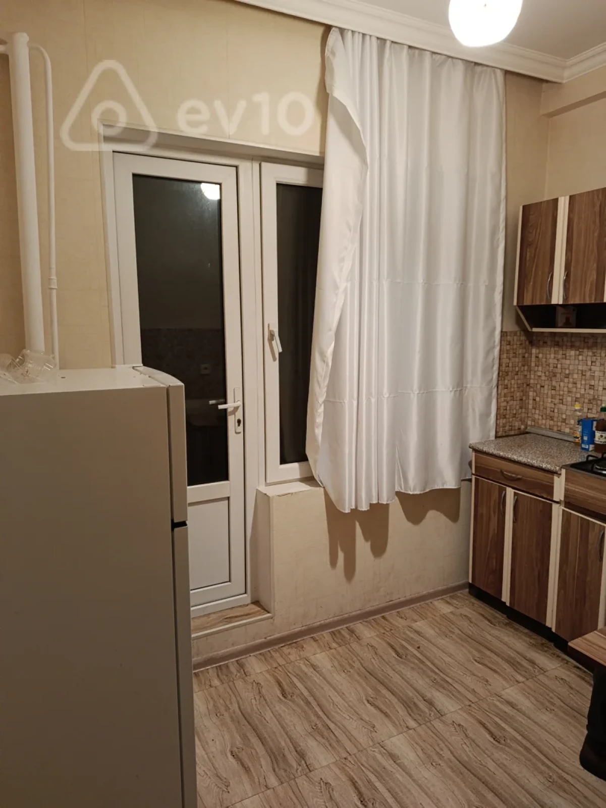 Kirayə verilir 3 otaqlı köhnə tikili 80 m²