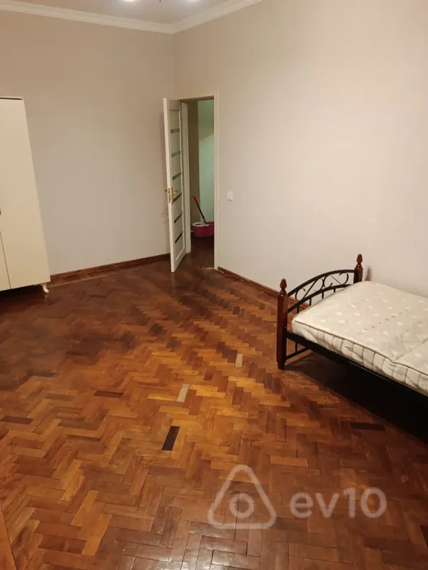 Kirayə verilir 3 otaqlı köhnə tikili 80 m²