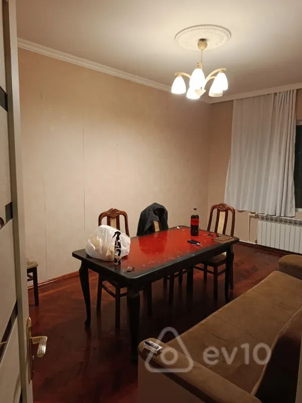 Kirayə verilir 3 otaqlı köhnə tikili 80 m²