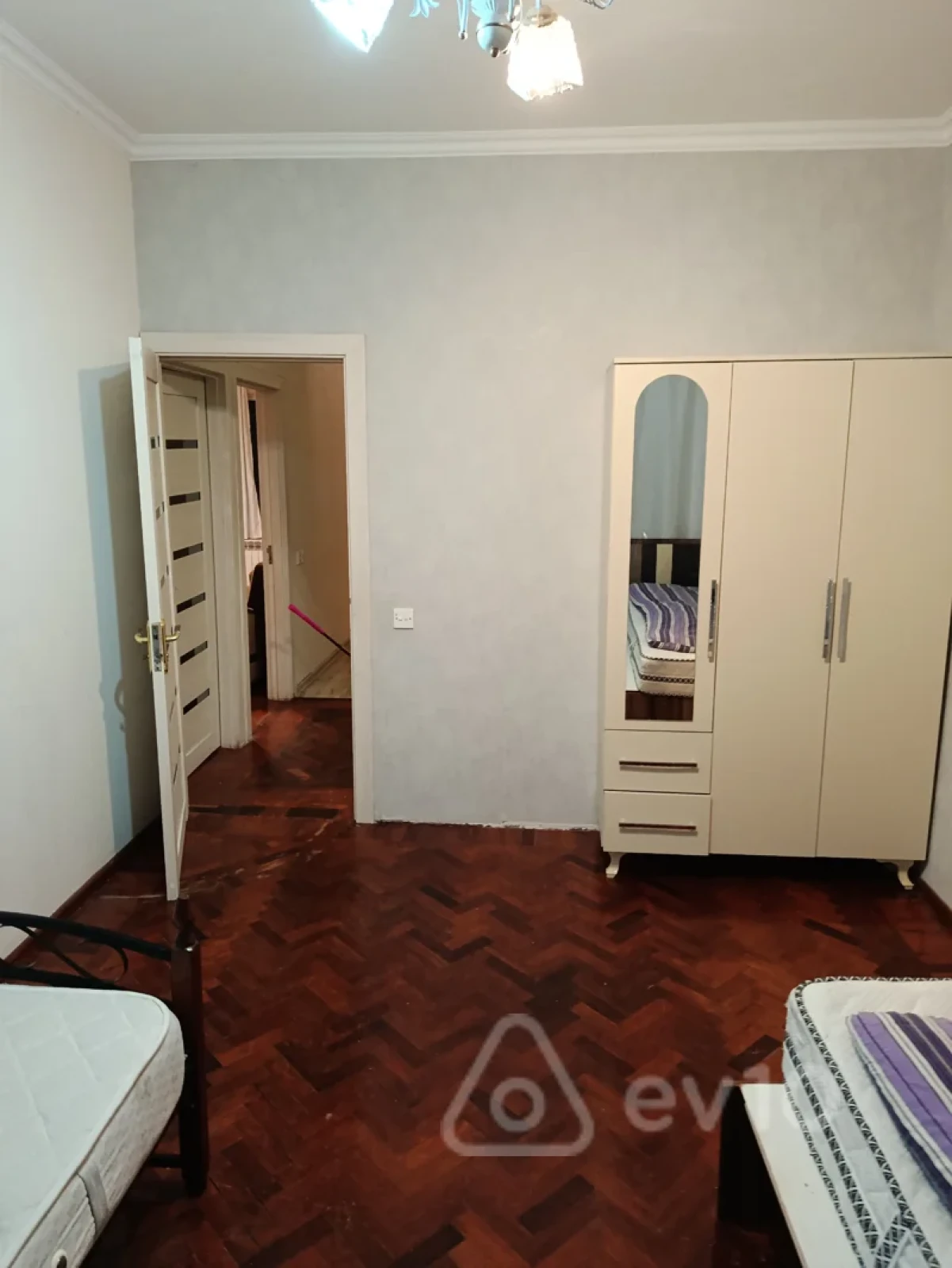 Kirayə verilir 3 otaqlı köhnə tikili 80 m²
