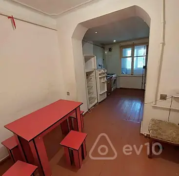 Kirayə verilir 2 otaqlı köhnə tikili 45 m²
