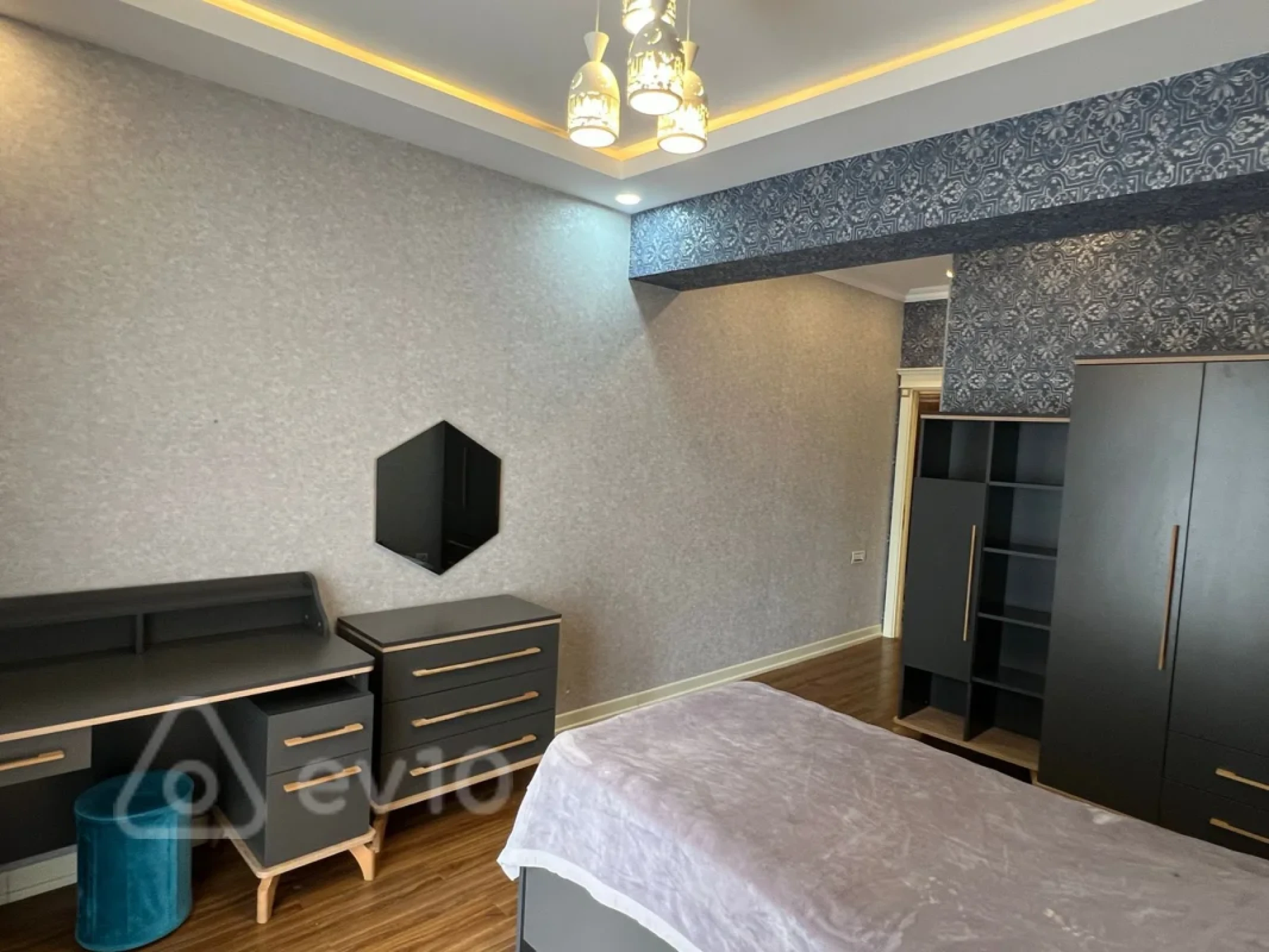 Kirayə verilir 4 otaqlı yeni tikili 181 m²