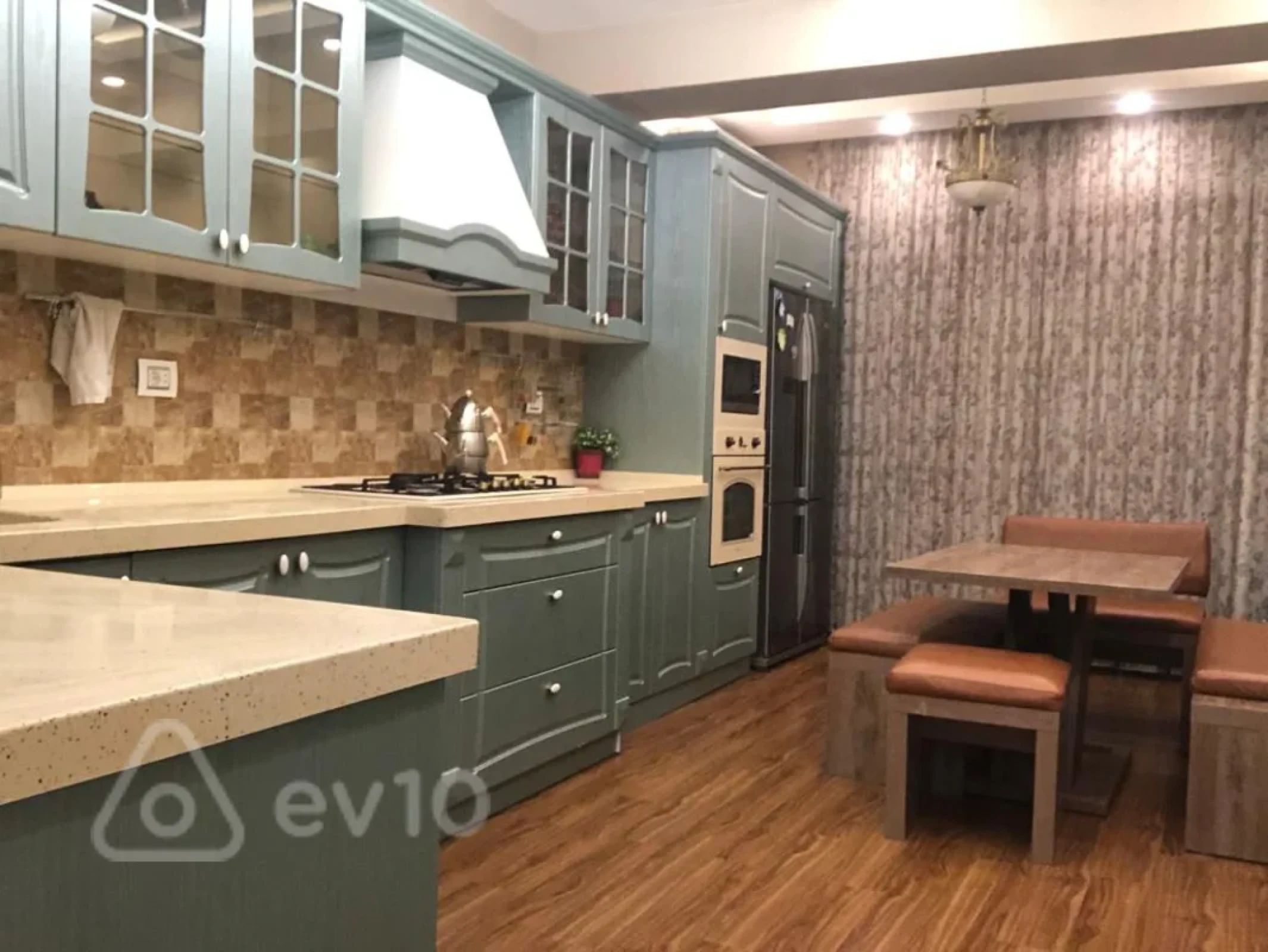 Kirayə verilir 4 otaqlı yeni tikili 181 m²