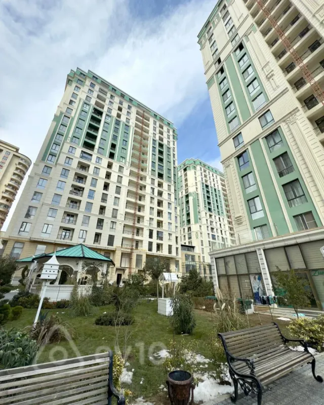 Satılır 3 otaqlı yeni tikili 140 m²