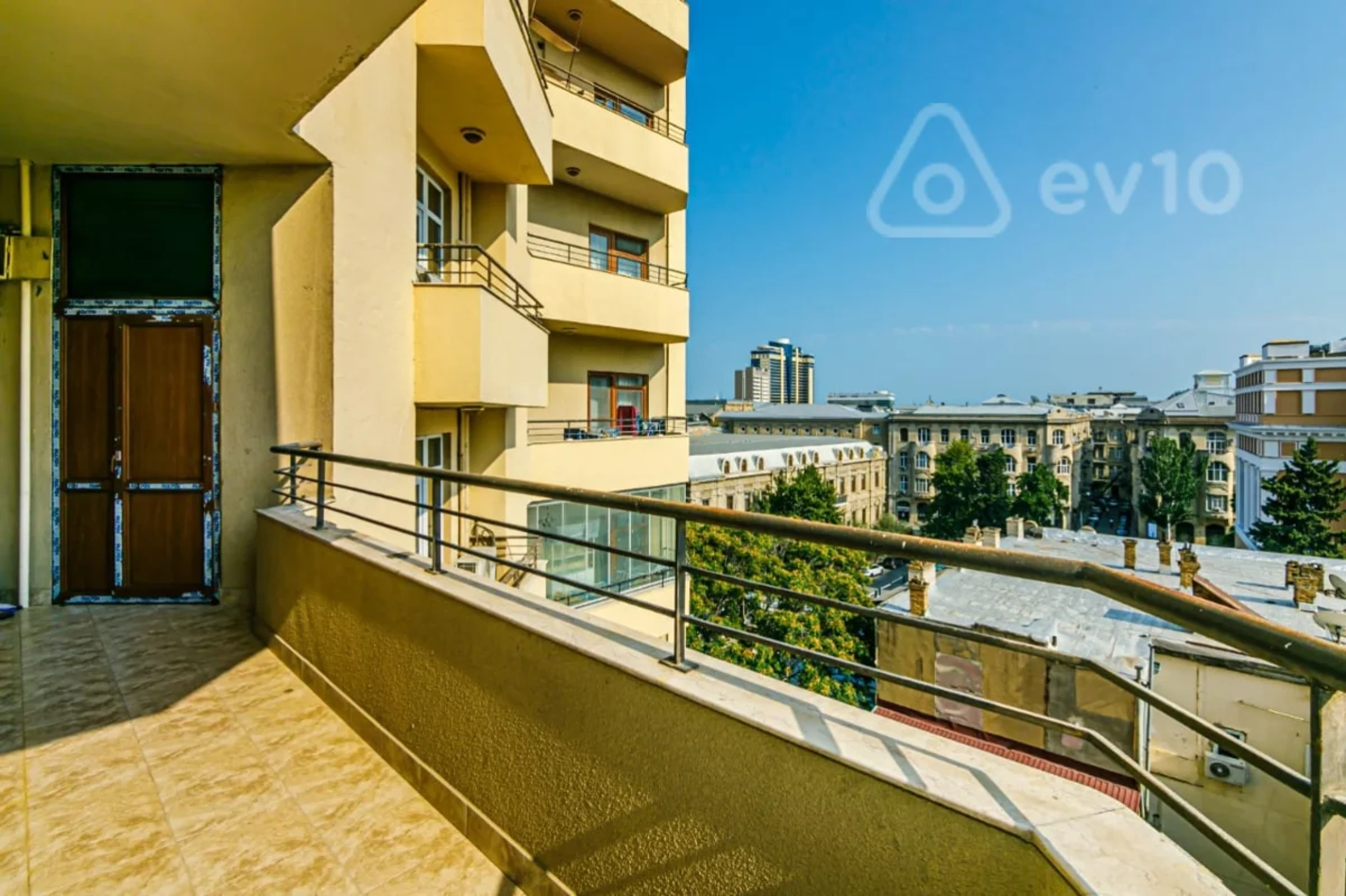 Kirayə verilir 3 otaqlı yeni tikili 165 m²