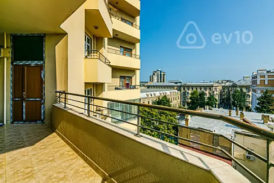 Kirayə verilir 3 otaqlı yeni tikili 165 m²