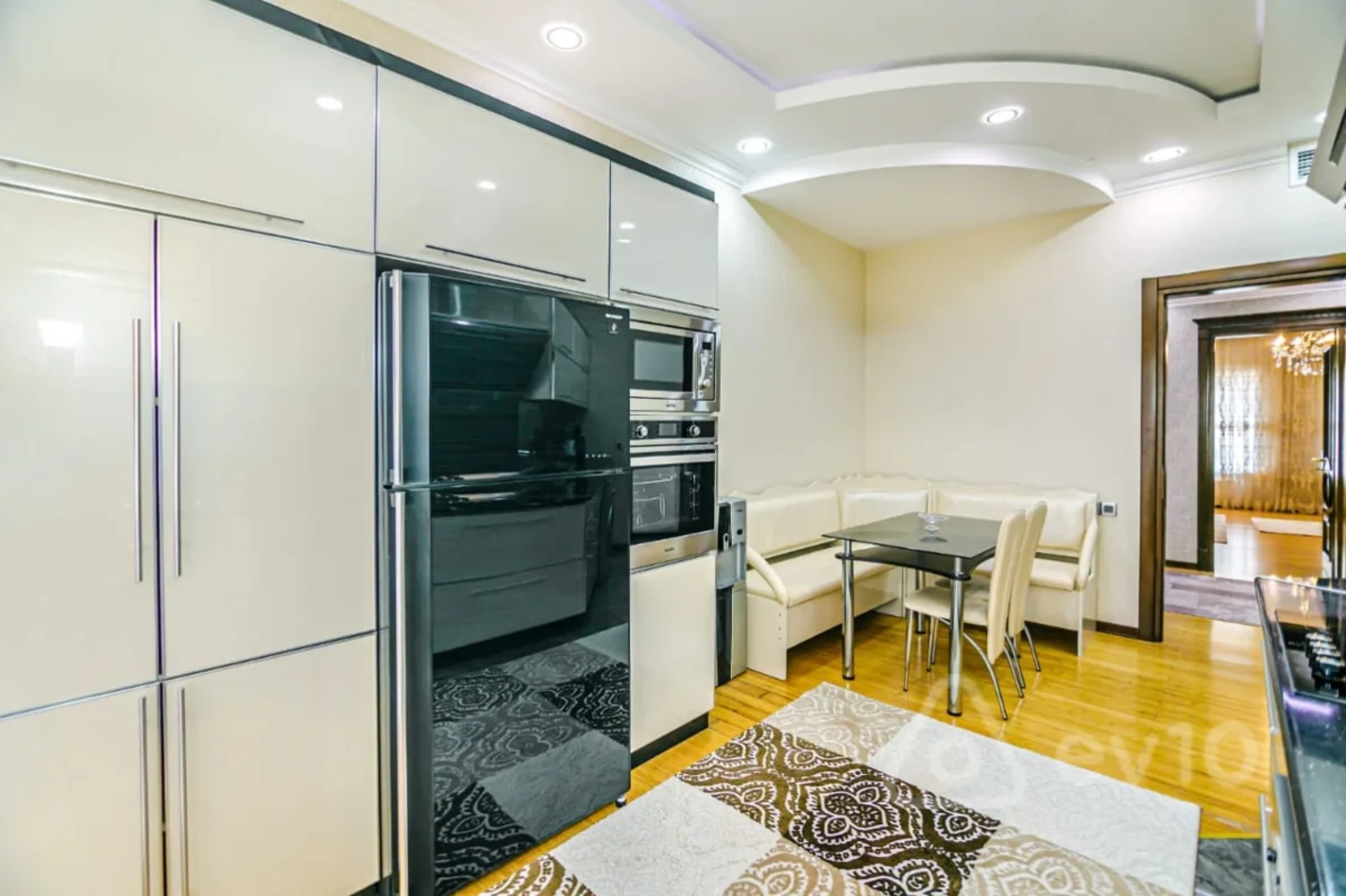 Kirayə verilir 3 otaqlı yeni tikili 165 m²