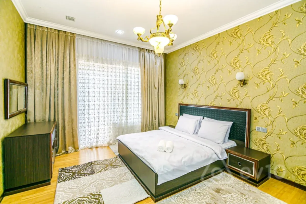 Kirayə verilir 3 otaqlı yeni tikili 165 m²