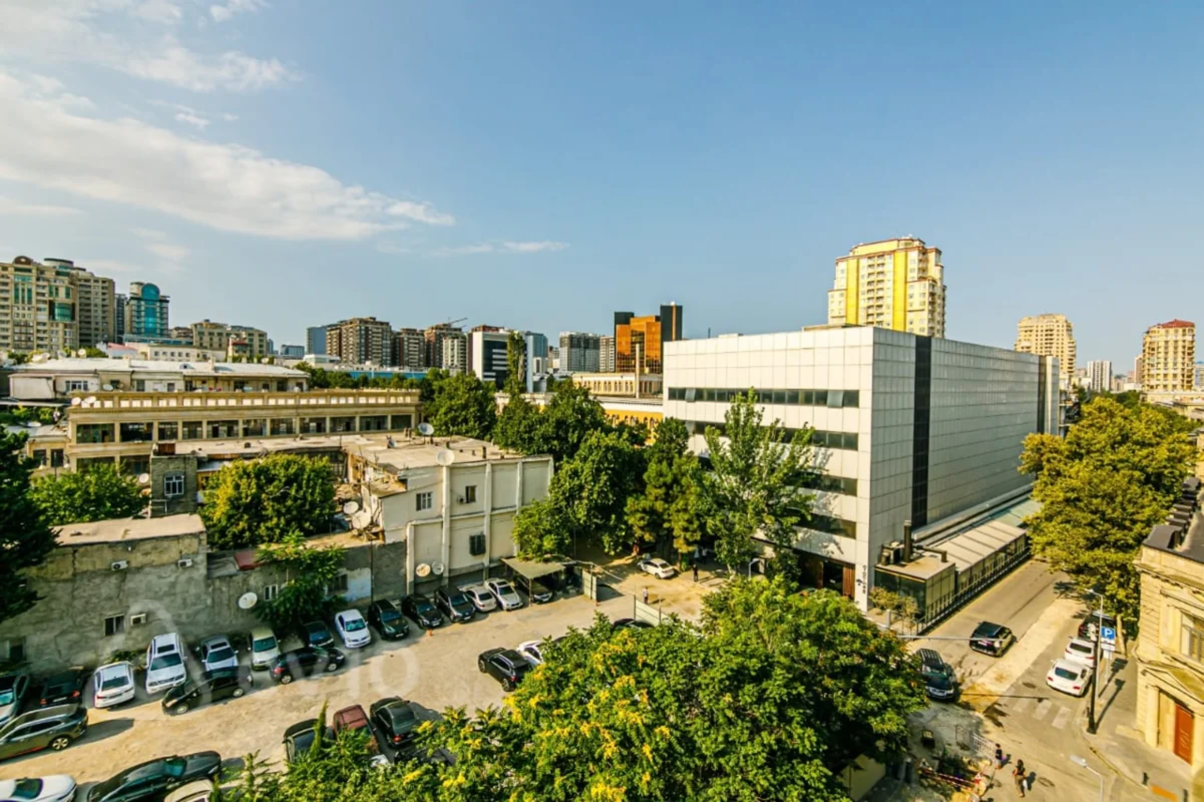 Kirayə verilir 3 otaqlı yeni tikili 165 m²