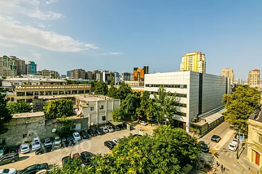 Kirayə verilir 3 otaqlı yeni tikili 165 m²