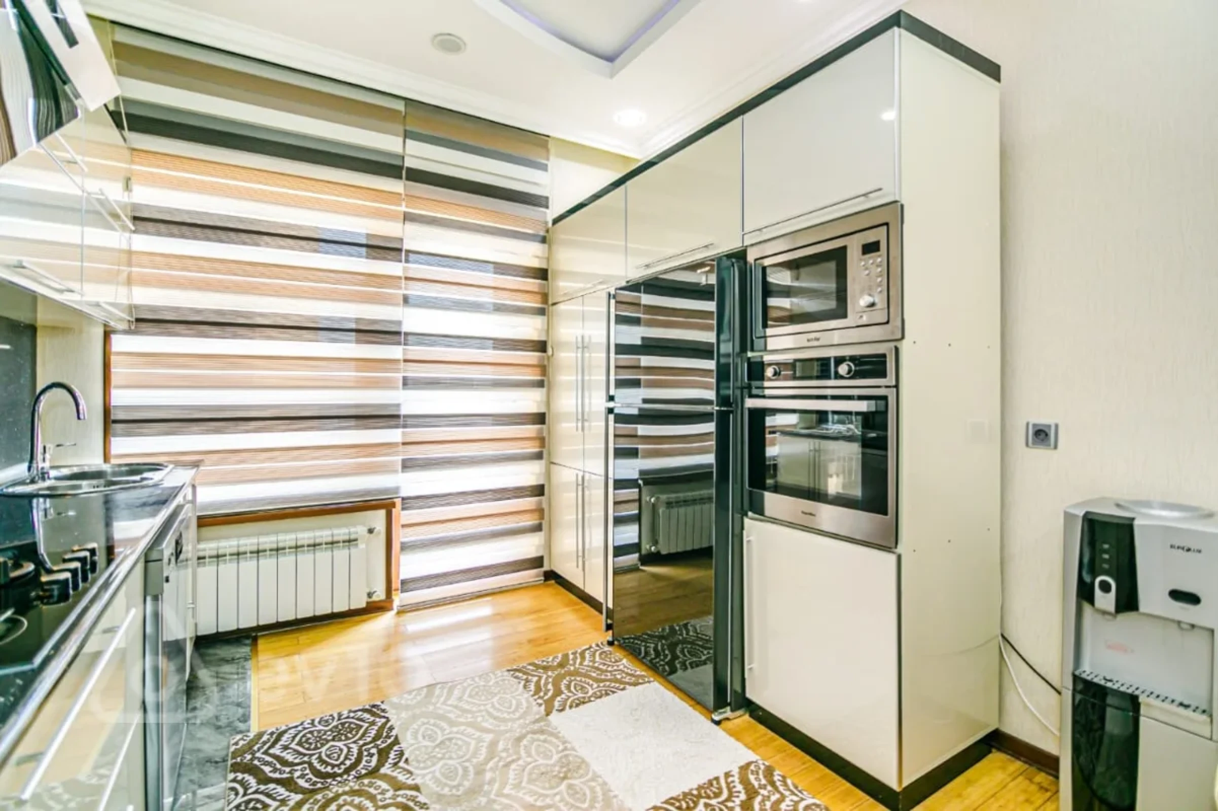 Kirayə verilir 3 otaqlı yeni tikili 165 m²