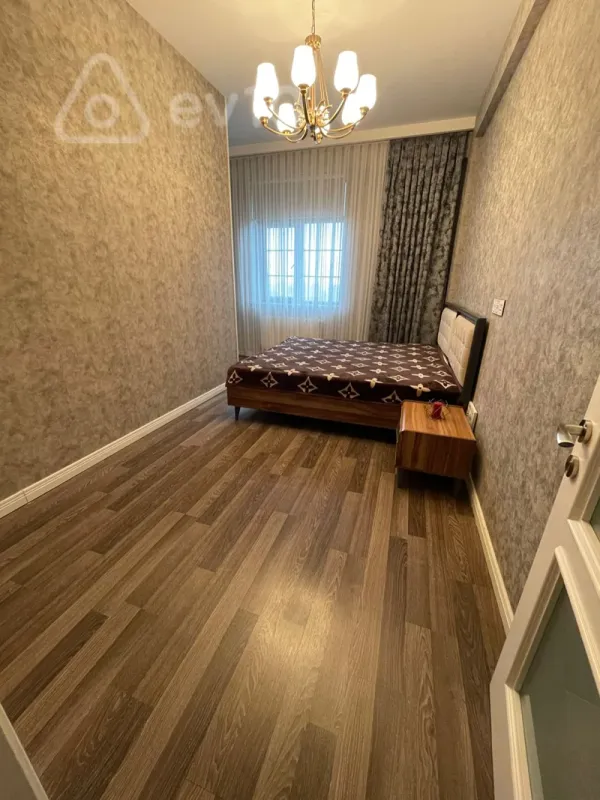 Kirayə verilir 3 otaqlı yeni tikili 90 m²