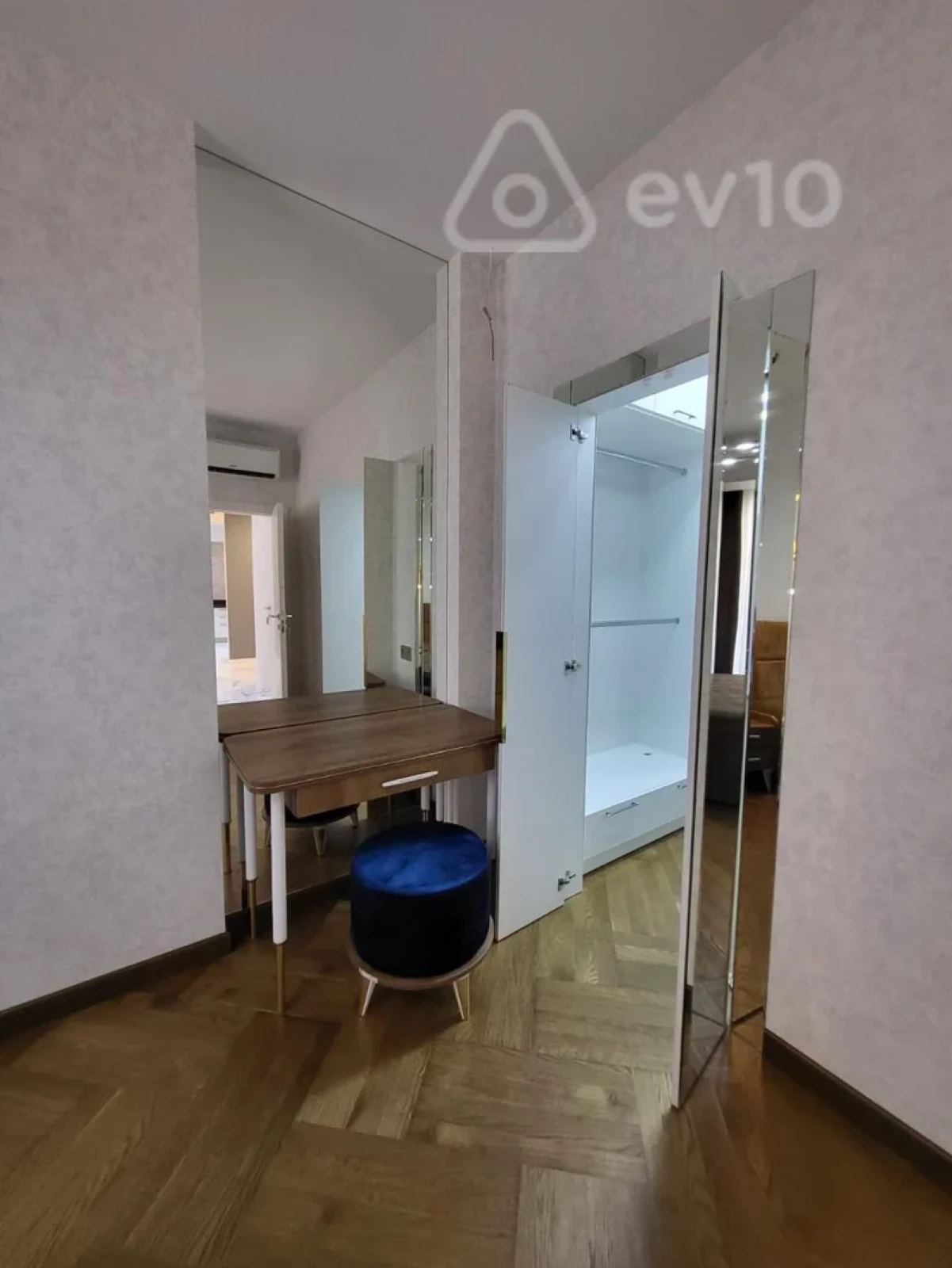 Kirayə verilir 3 otaqlı yeni tikili 100 m²