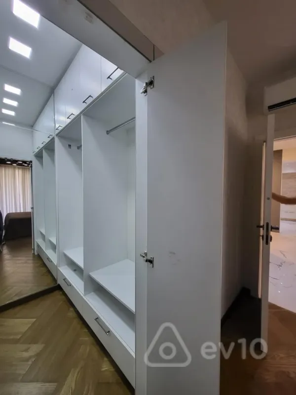 Kirayə verilir 3 otaqlı yeni tikili 100 m²