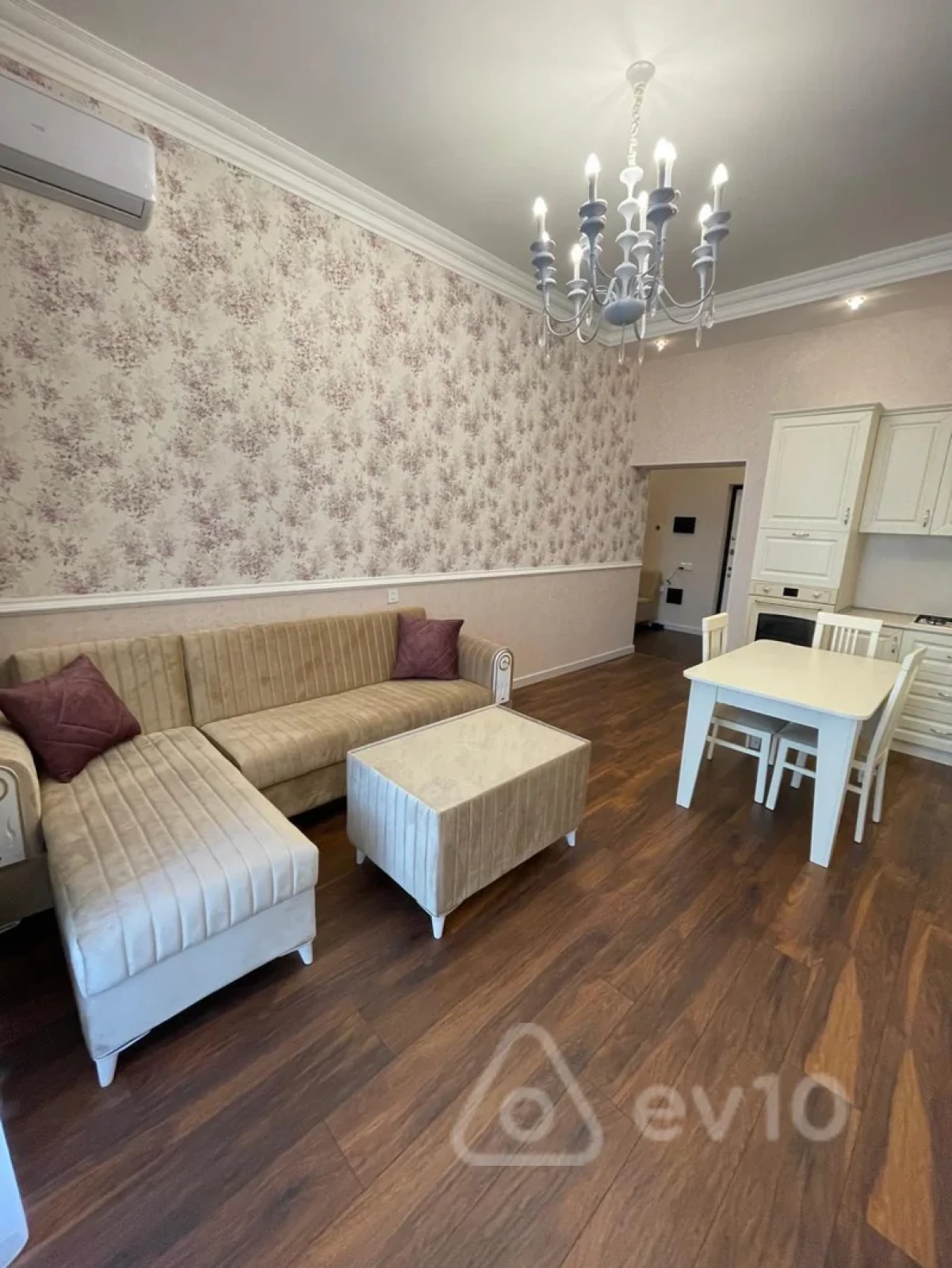 Kirayə verilir 2 otaqlı yeni tikili 70 m²