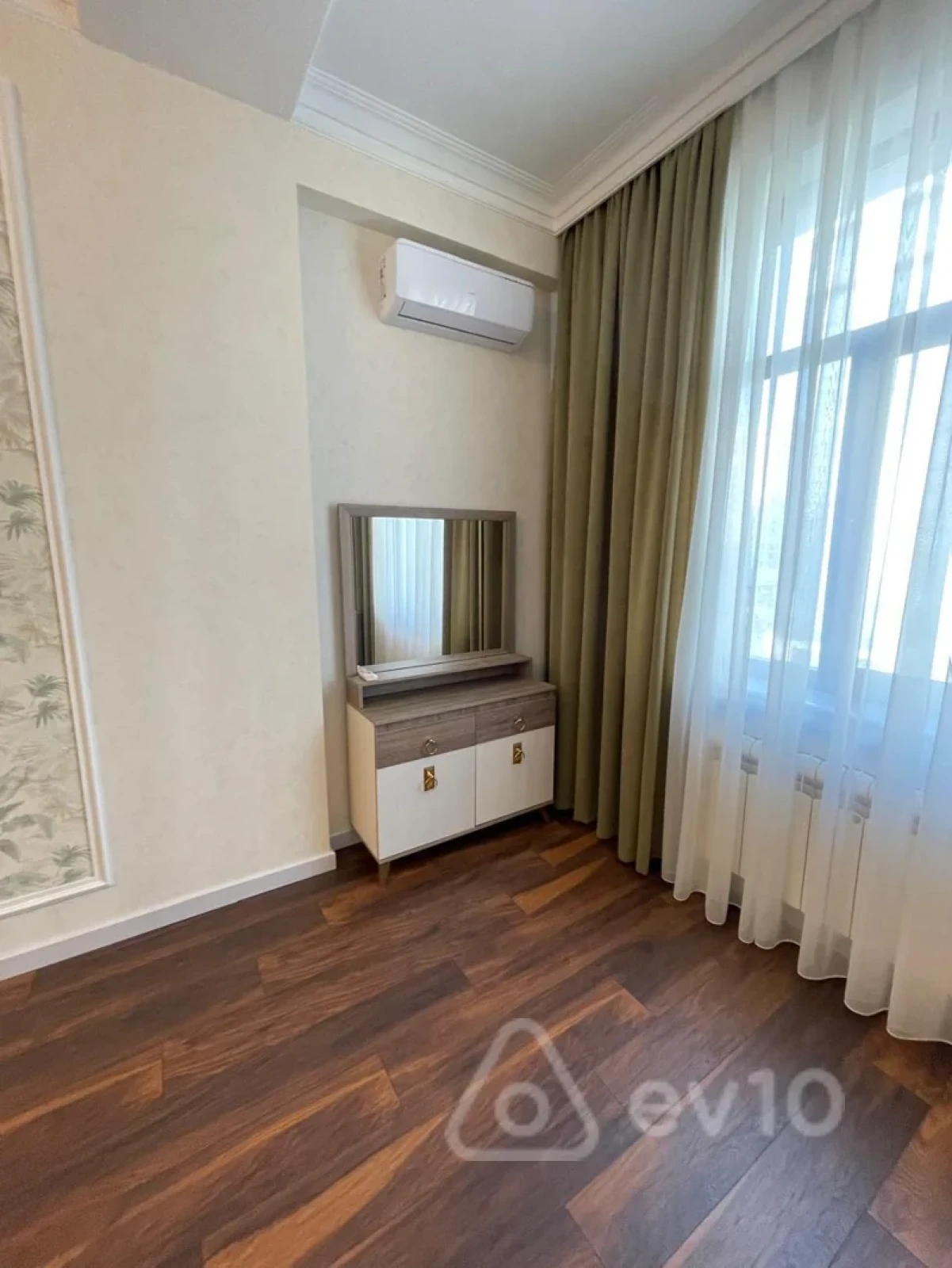 Kirayə verilir 2 otaqlı yeni tikili 70 m²