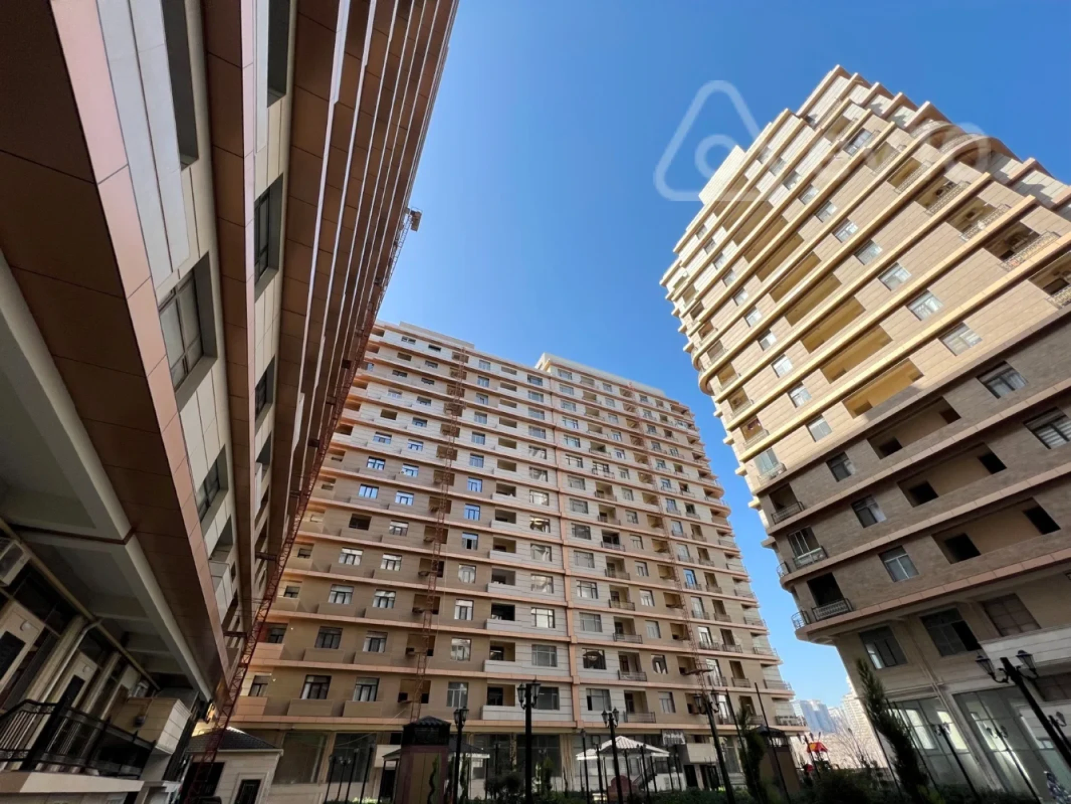 Kirayə verilir 2 otaqlı yeni tikili 70 m²