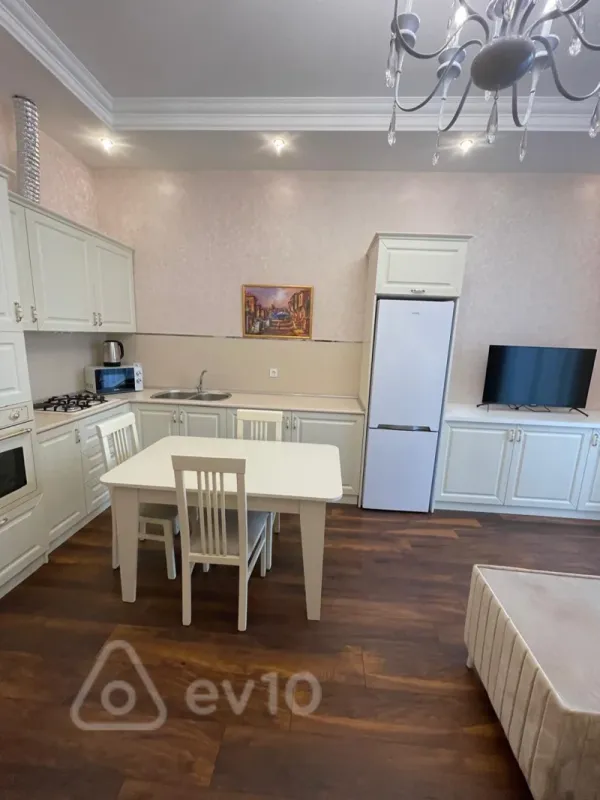 Kirayə verilir 2 otaqlı yeni tikili 70 m²