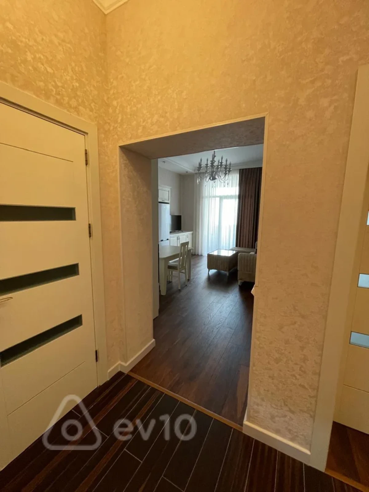 Kirayə verilir 2 otaqlı yeni tikili 70 m²