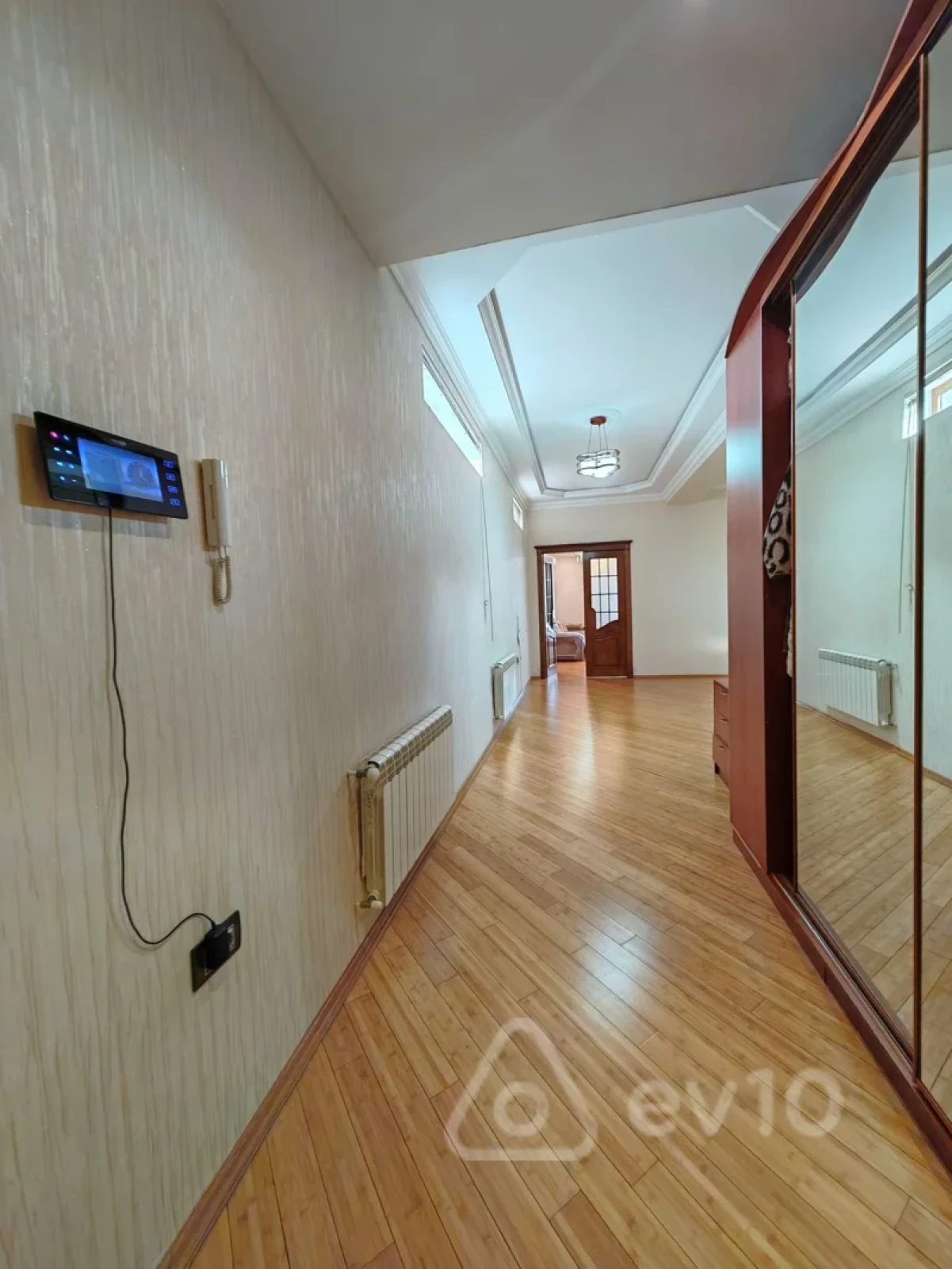 Kirayə verilir 2 otaqlı yeni tikili 150 m²