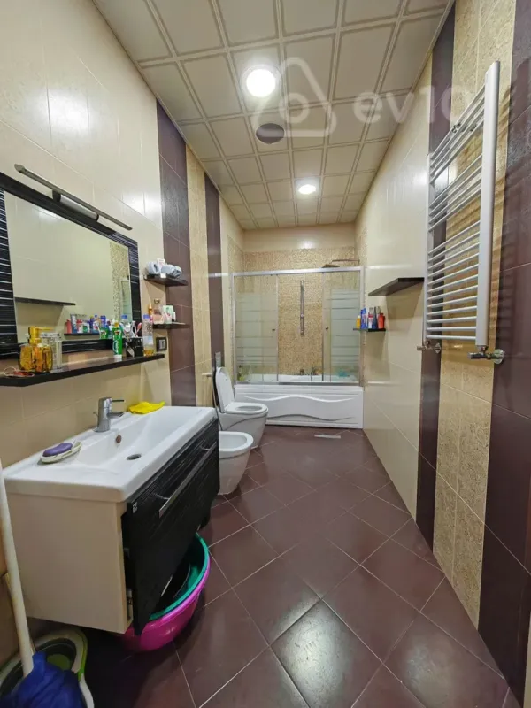 Kirayə verilir 2 otaqlı yeni tikili 150 m²