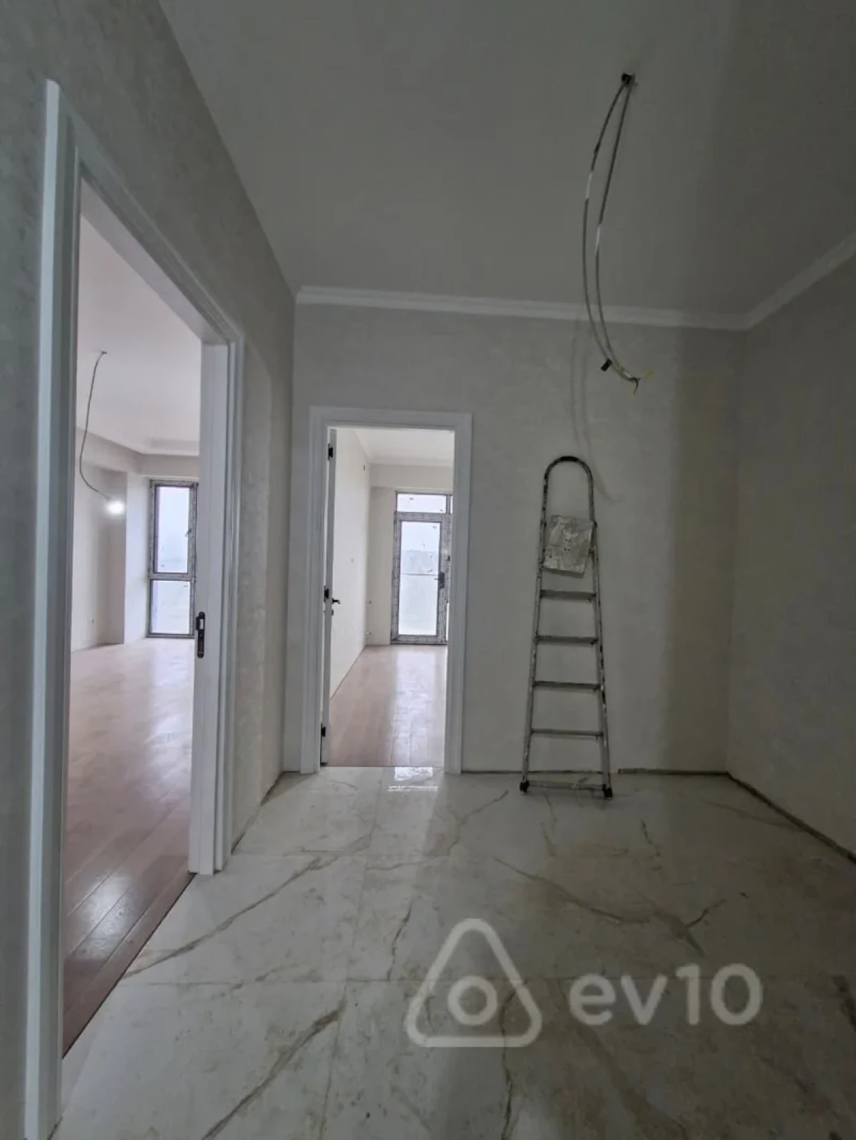 Satılır 3 otaqlı yeni tikili 96.3 m²