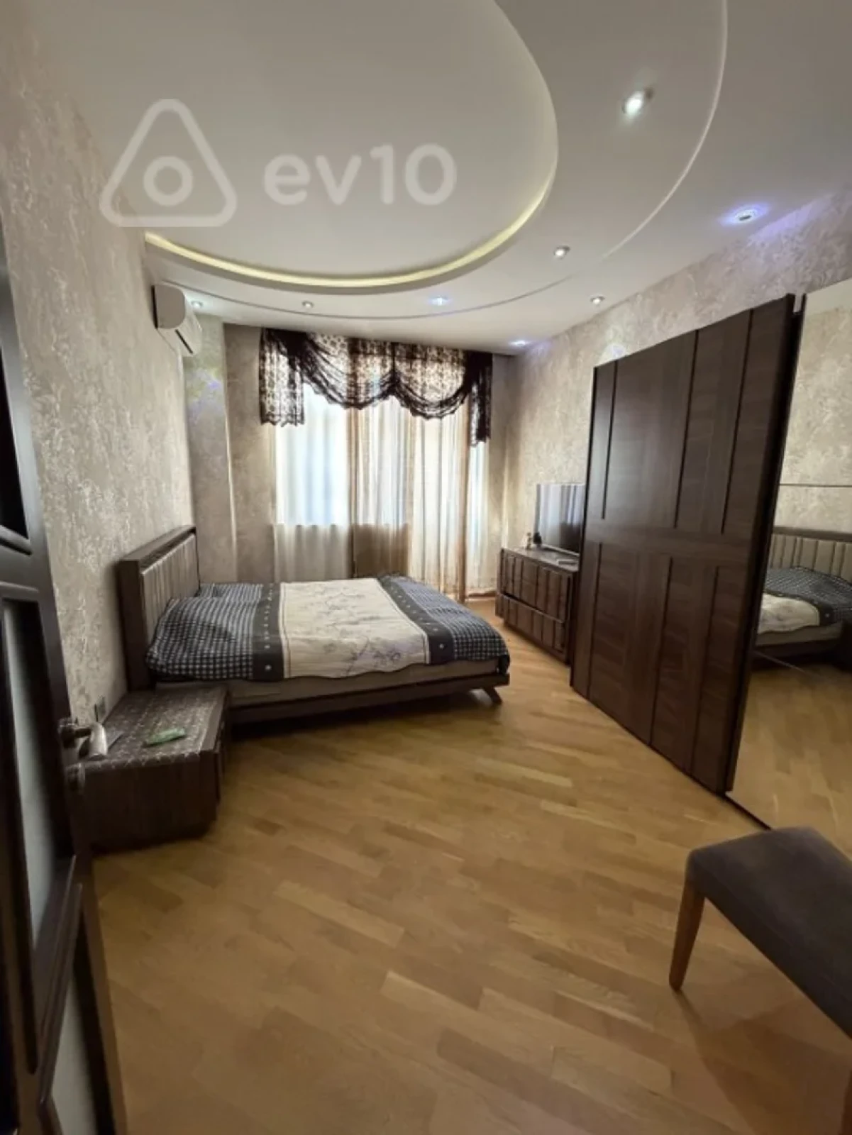 Kirayə verilir 4 otaqlı yeni tikili 134 m²