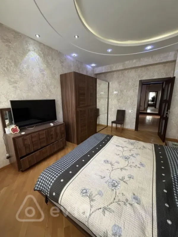 Kirayə verilir 4 otaqlı yeni tikili 134 m²