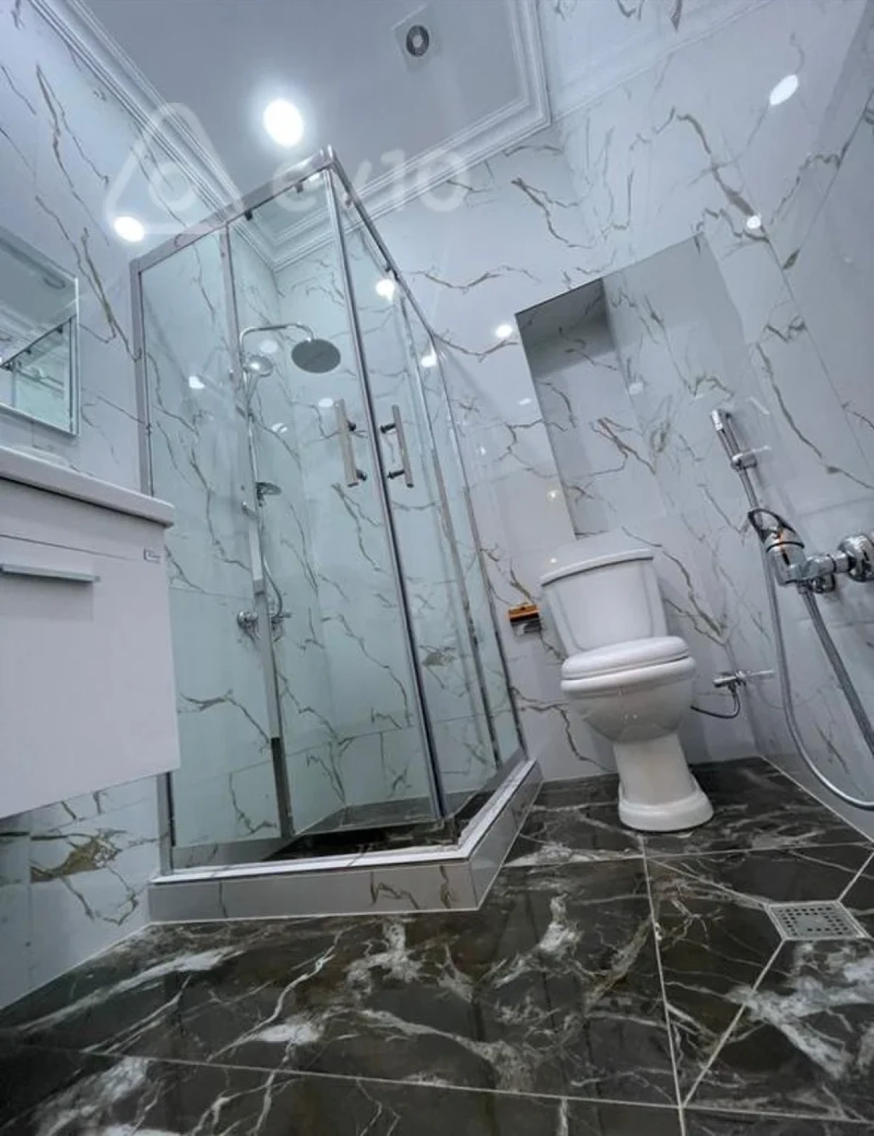 Kirayə verilir 2 otaqlı yeni tikili 80 m²