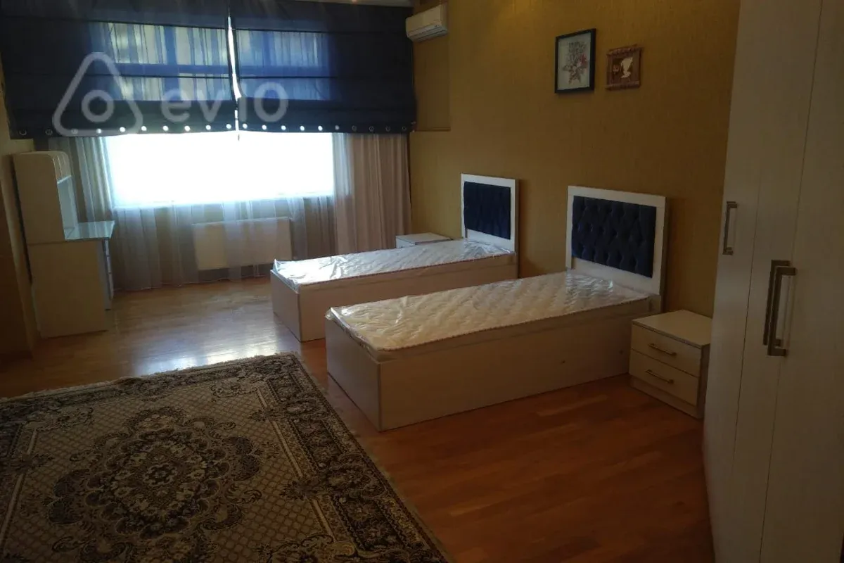 Kirayə verilir 3 otaqlı yeni tikili 180 m²