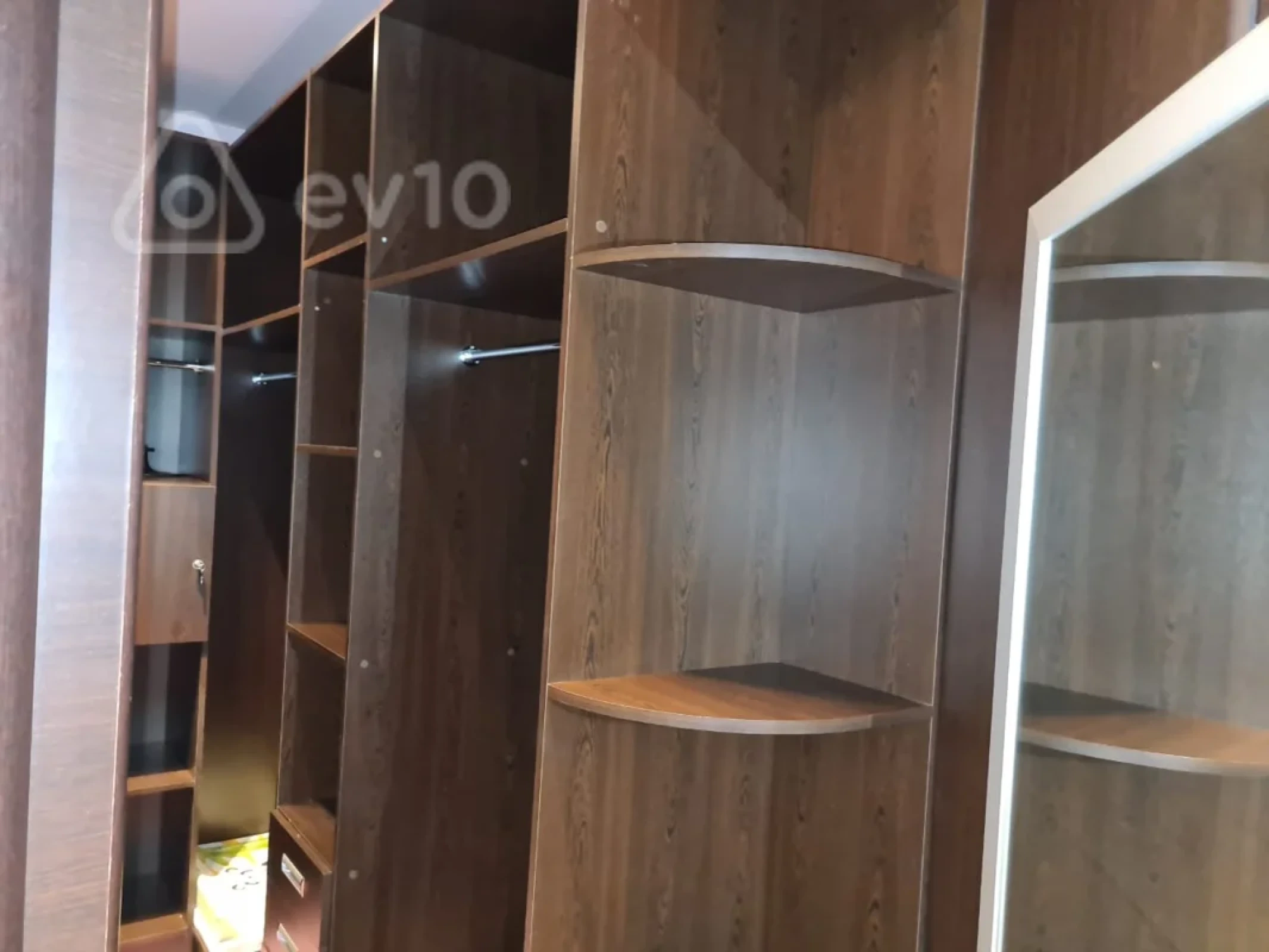 Kirayə verilir 3 otaqlı yeni tikili 180 m²
