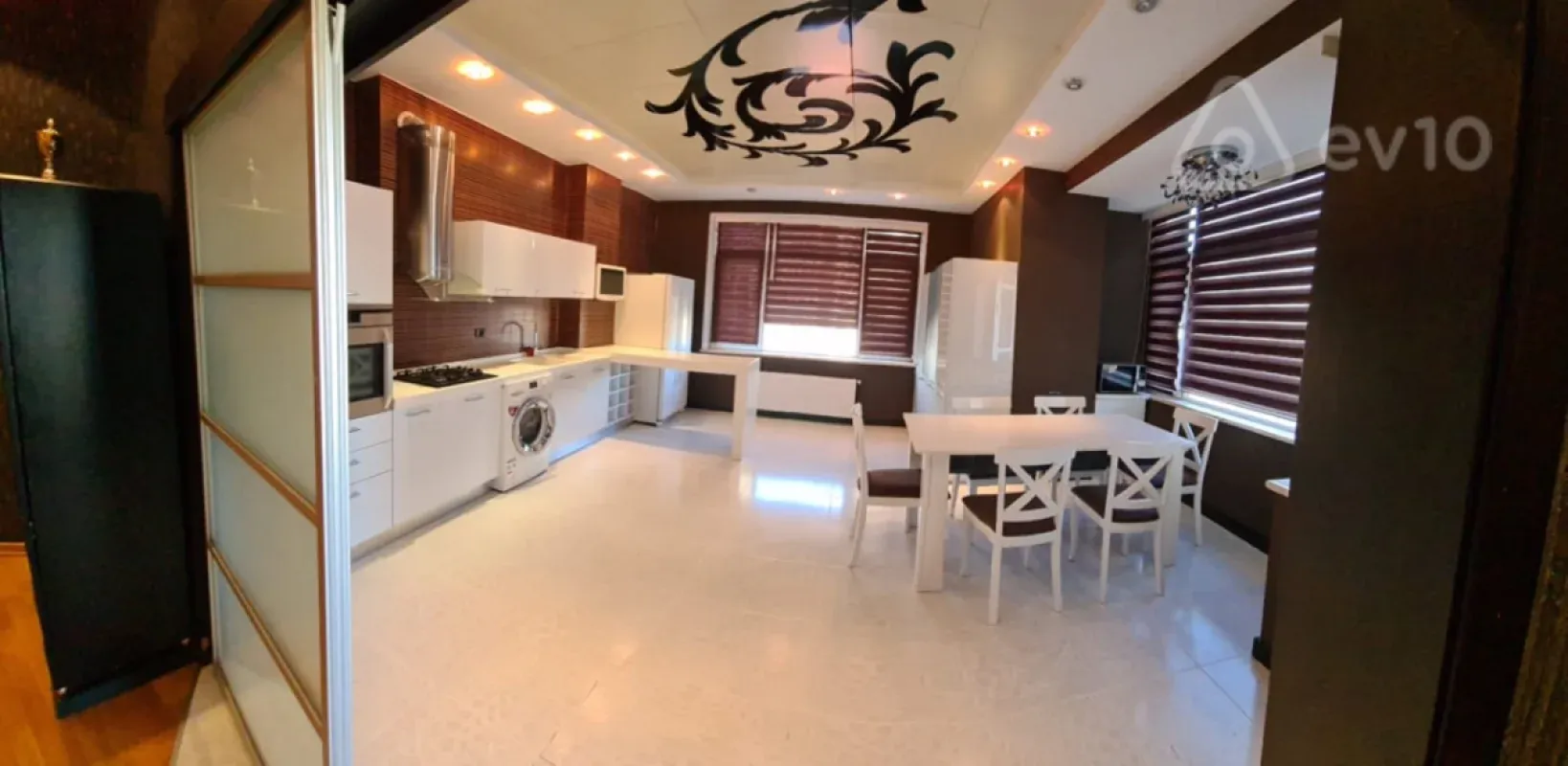 Kirayə verilir 3 otaqlı yeni tikili 180 m²