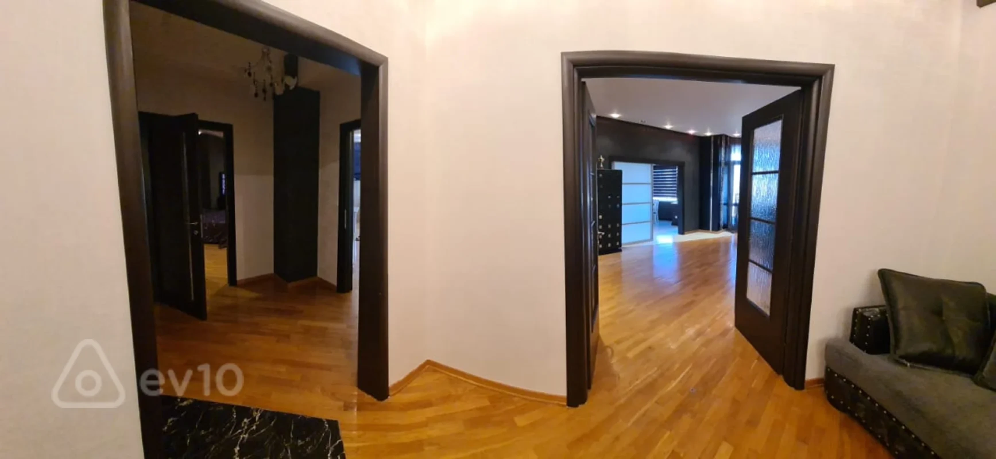 Kirayə verilir 3 otaqlı yeni tikili 180 m²