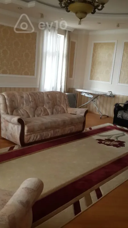 Kirayə verilir 3 otaqlı yeni tikili 135 m²